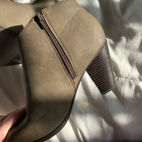 Tillys brown zip up heel boot booties - Picture 6 of 8